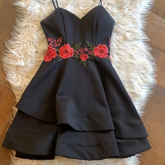B. Smart Black Red Floral Party Graduation dress 1 - Picture 5 of 7